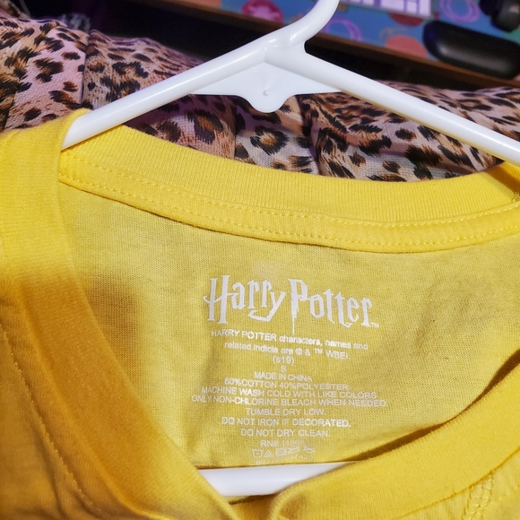 Harry Potter House Crop Yellow Shirt - Picture 2 of 2